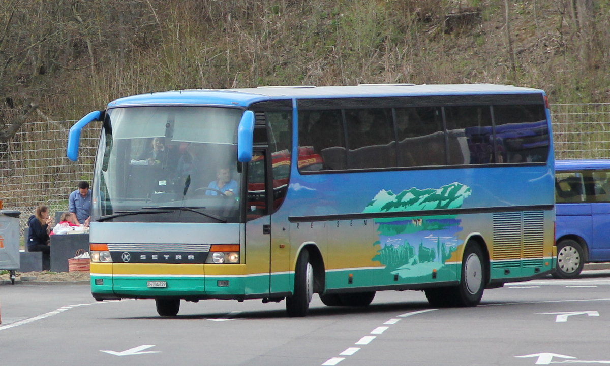 Setra 315 HD, près de Berne. 

Plus de photos sur : https://www.facebook.com/AutocarsenSuisse/ 