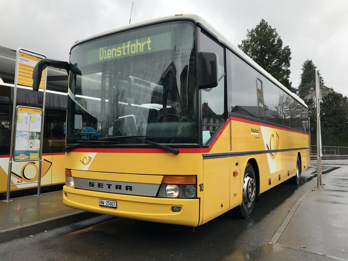 Setra 315 UL auf dem Bahnhofplatz Stans am 25.11.17.