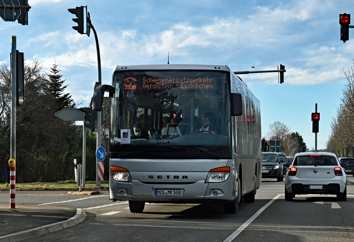 Setra 400  Müllenbach-Reisen  als Schienenersatzverkehr zwischen Euskirchen und Gerolstein, bei Euskirchen  - 31.12.2021