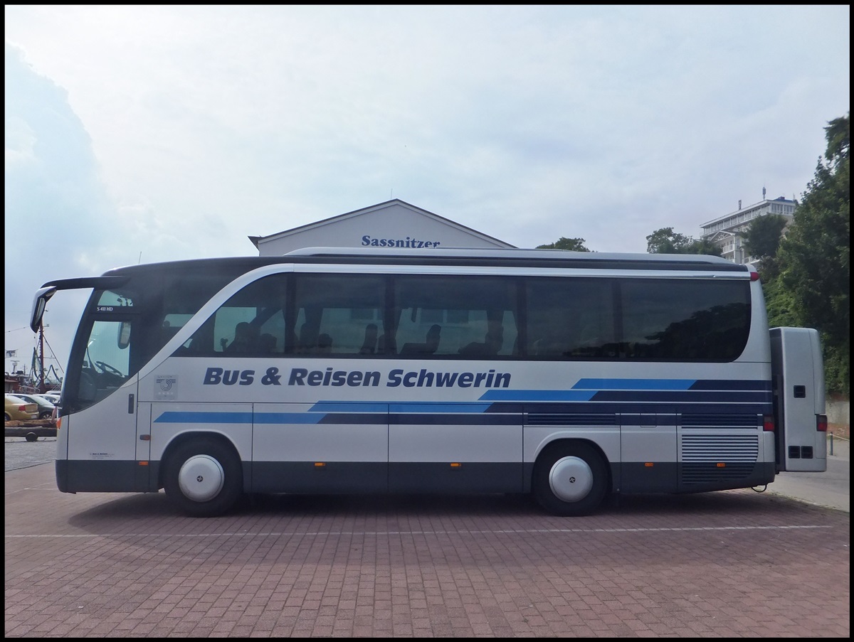 Setra 411 HD von Bus & Reisen Schwerin aus Deutschland im Stadthafen Sassnitz am 31.08.2013