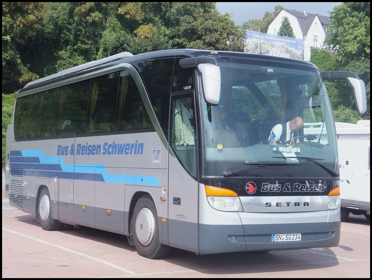 Setra 411 HD von Bus & Reisen Schwerin aus Deutschland im Stadthafen Sassnitz am 31.08.2013