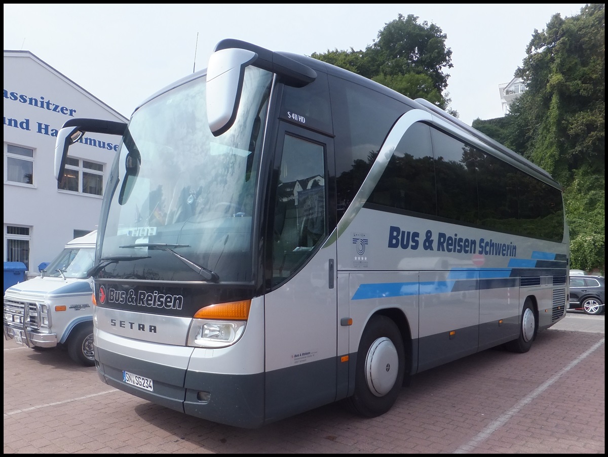 Setra 411 HD von Bus & Reisen Schwerin aus Deutschland im Stadthafen Sassnitz am 31.08.2013