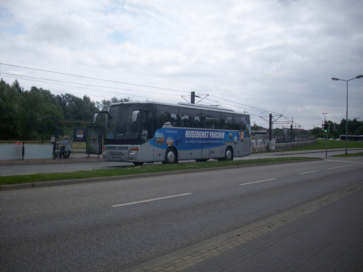 Setra 415 GT-HD vom Reisedienst Parchim aus Deutschland in Rostock am 10.07.2012  