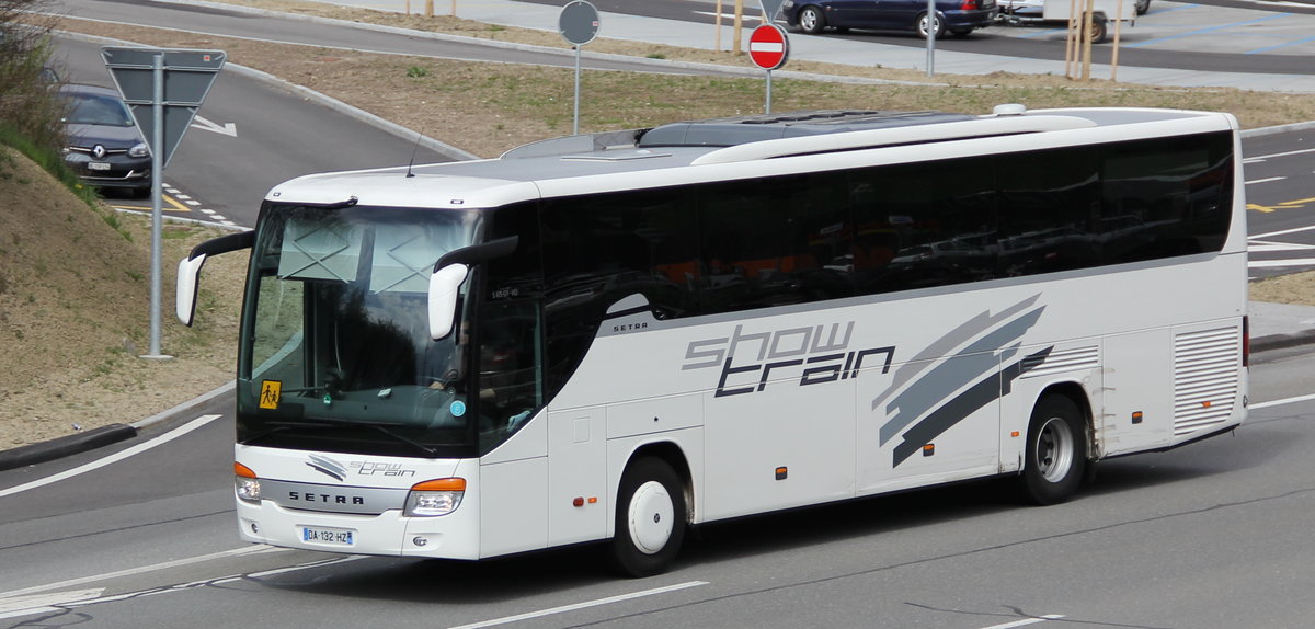 Setra 415 GT HD Show Train, près de Berne avril 2015  

Plus de photos sur : https://www.facebook.com/AutocarsenSuisse/ 