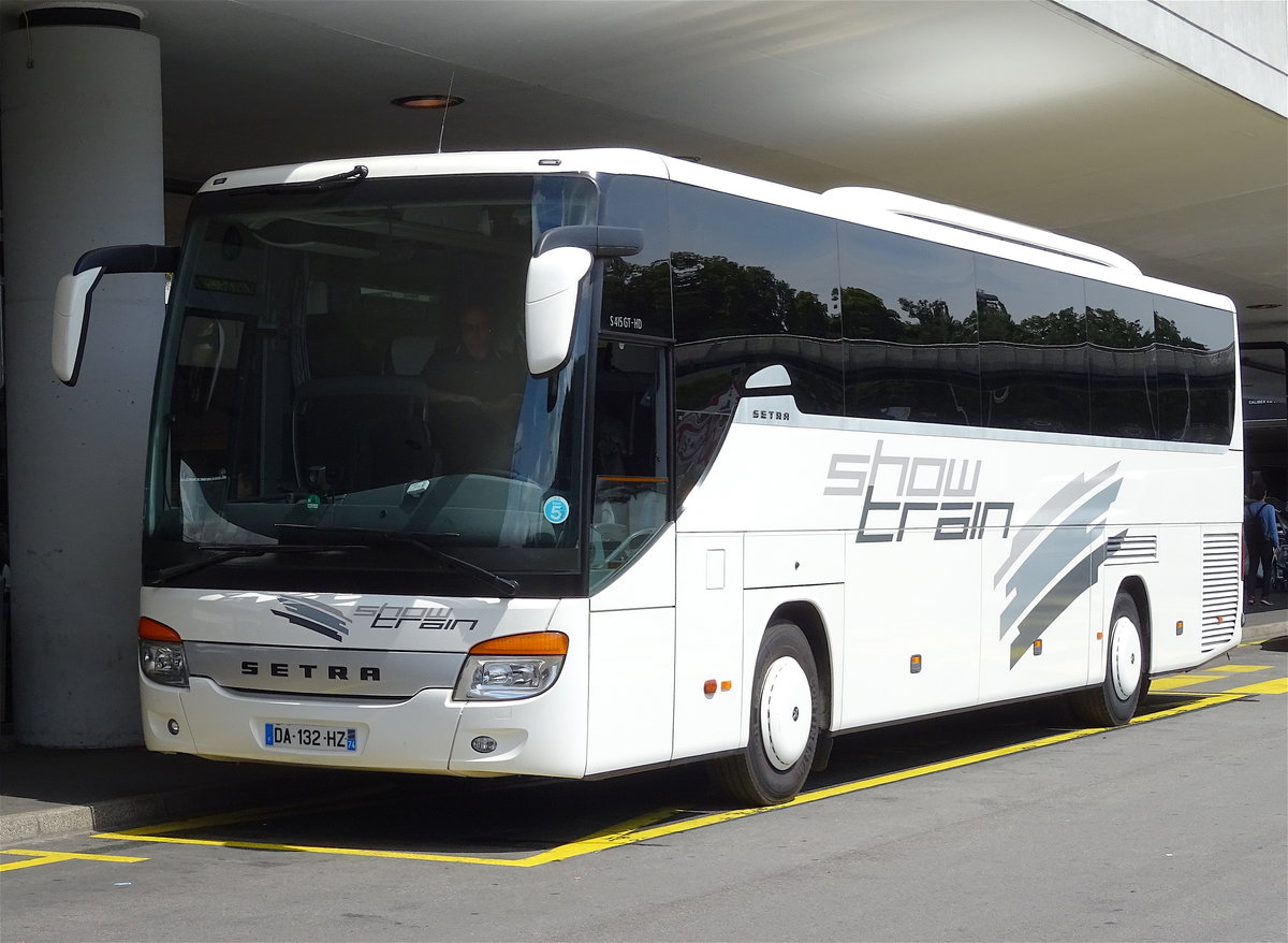 Setra 415 GT HD Show Train, Genève Aéroport, juillet 2016  

Plus de photos sur : https://www.facebook.com/AutocarsenSuisse/ 