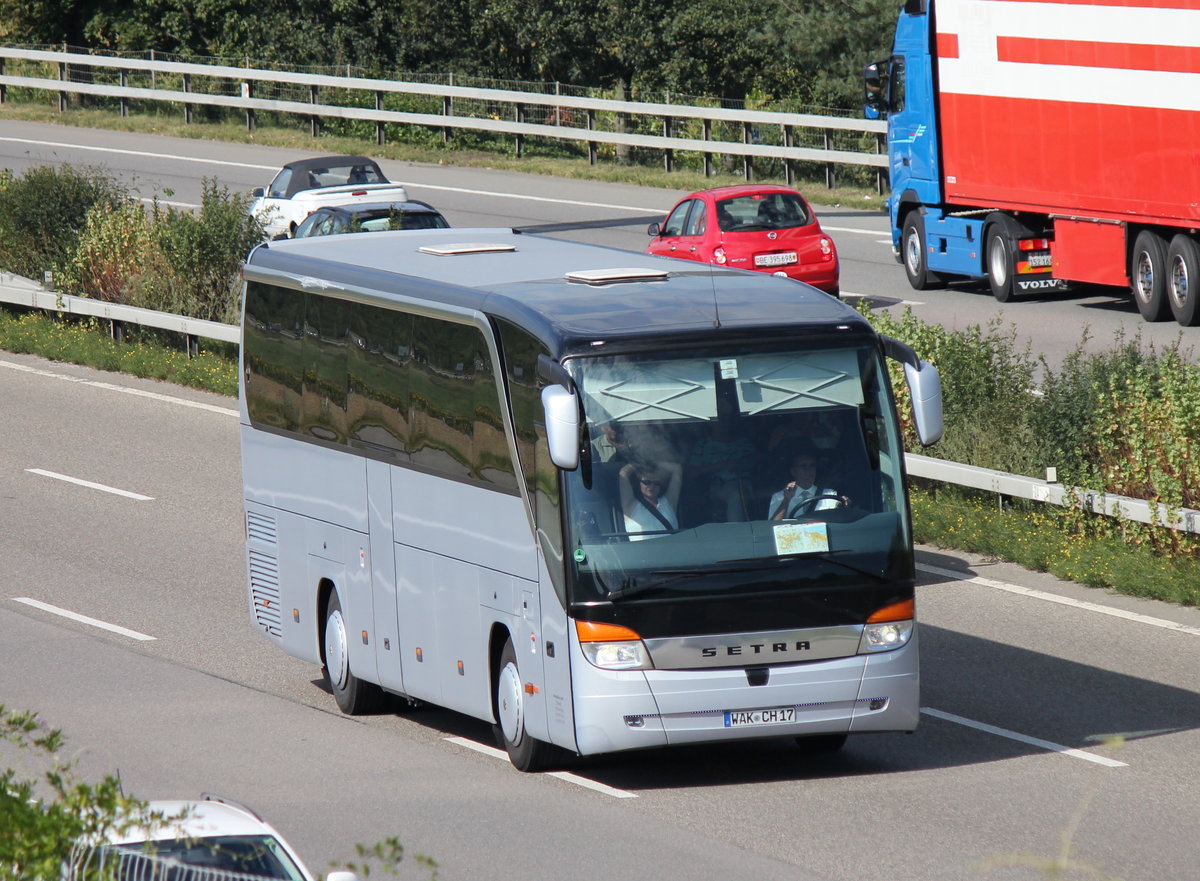 Setra 415 HD inconnu (D-WAK CH 17), près de Berne août 2012 

Plus de photos sur : https://www.facebook.com/AutocarsenSuisse/ 