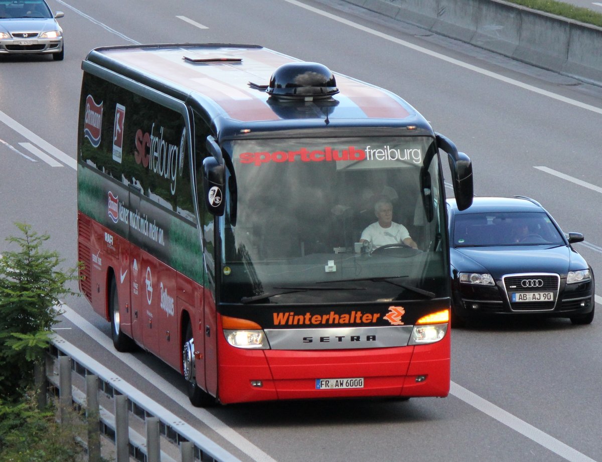 Setra 415 HD SC Freiburg, près de Bâle, septembre 2012 

Plus de photos sur : https://www.facebook.com/AutocarsenSuisse/ 