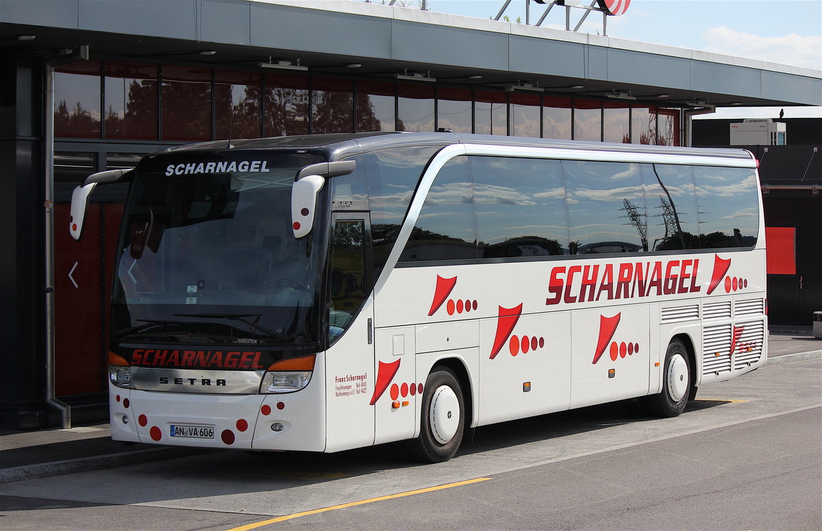 Setra 415 HD Scharnagel, près de Berne juin 2015 

Plus de photos sur : https://www.facebook.com/AutocarsenSuisse/ 