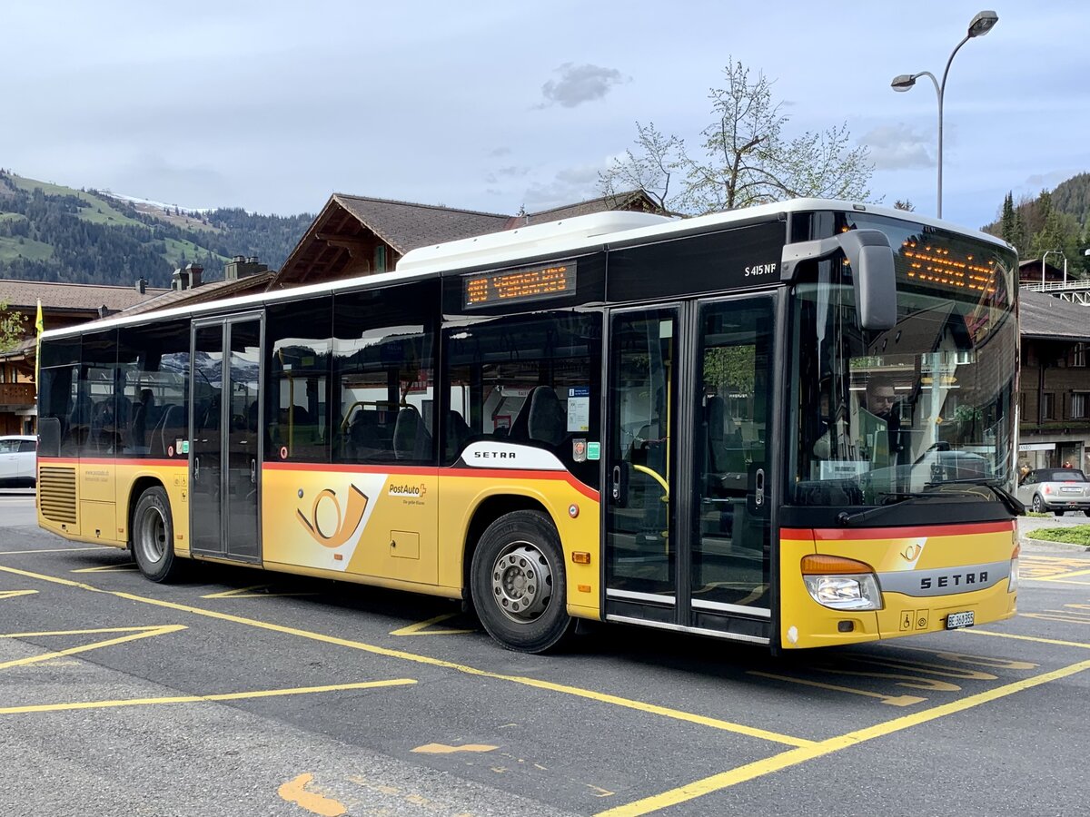 Setra 415 NF '5204' vom PU Kübli, Gstaad am 20.5.21 kurz vor der Abfahrt beim Bahnhof Gstaad.