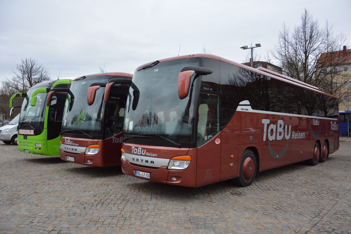 Setra 416 GT-HD mit dem Kennzeichen MOL-LY 416 / MOL-LY 417 steht am 16.12.2014 auf dem Bassinplatz in Potsdam.
