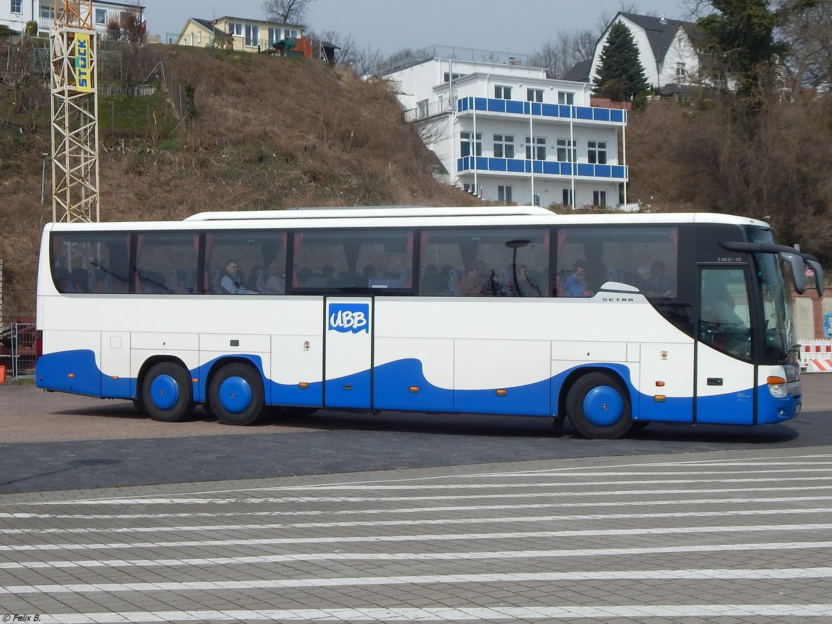 Setra 416 GT-HD von der Usedomer Bäderbahn im Stadthafen Sassnitz am 15.04.2018
