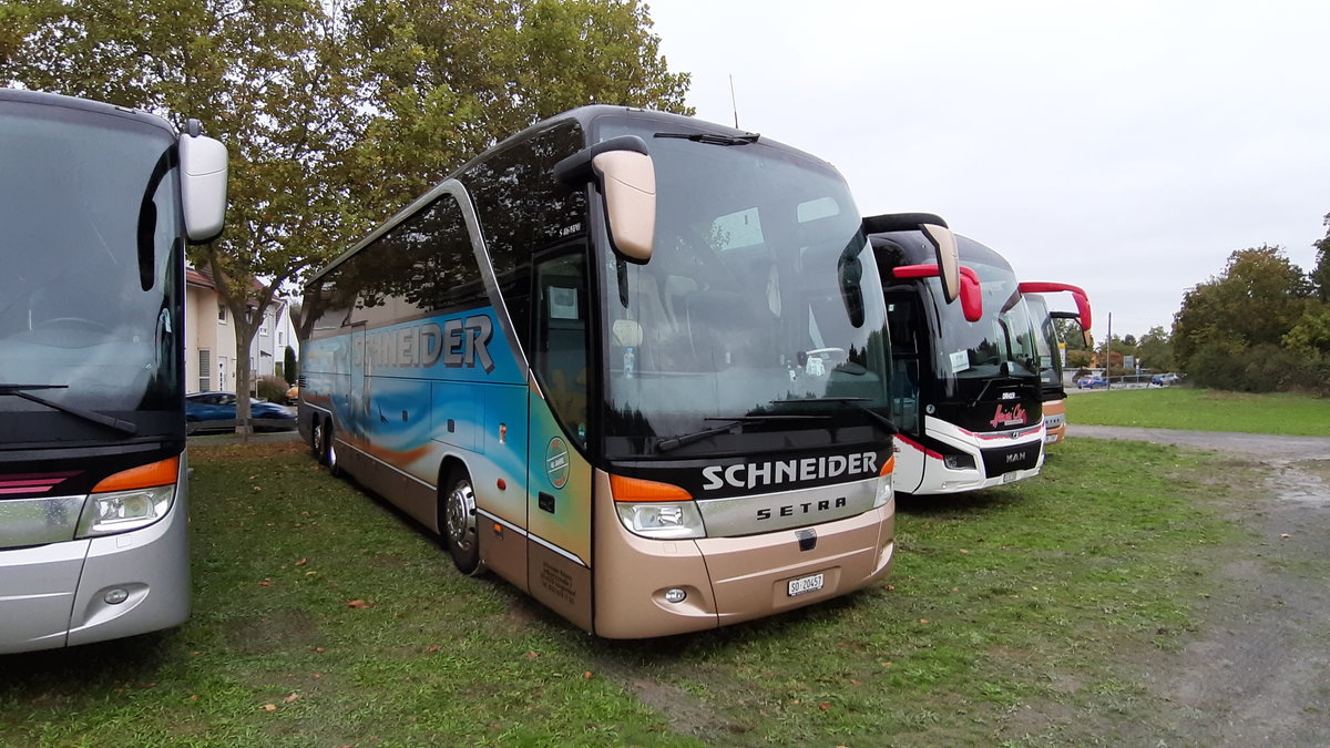 Setra 416 HDH (SO 20457) mit Jubiläumsfolierung am Hockenheimring D, Schneider Reisen und Transport AG, Langendorf, Aufgenommen am 6. Oktober 2019 