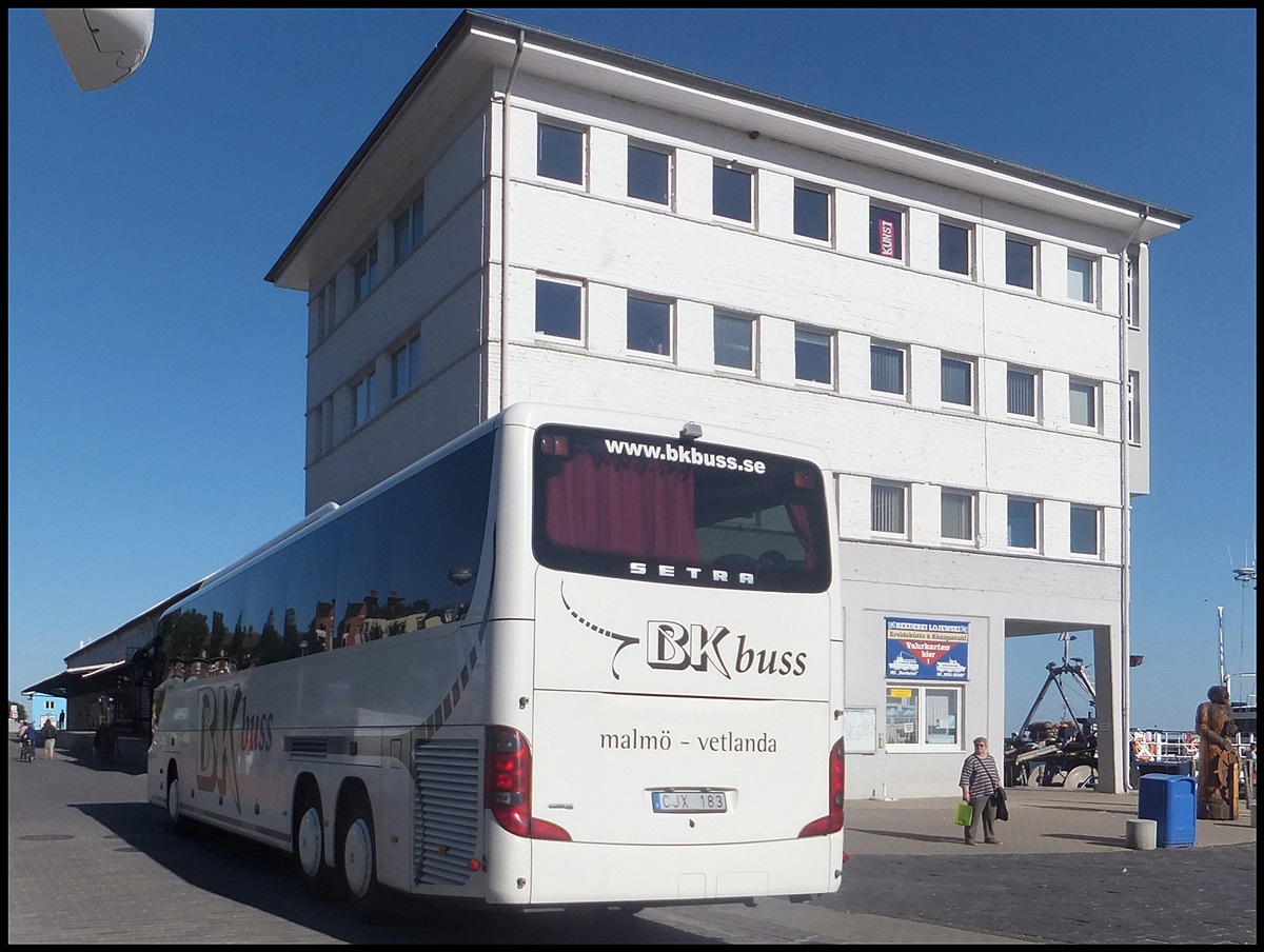 Setra 417 GT-HD von BK-buss aus Schweden im Stadthafen Sassnitz am 25.08.2013