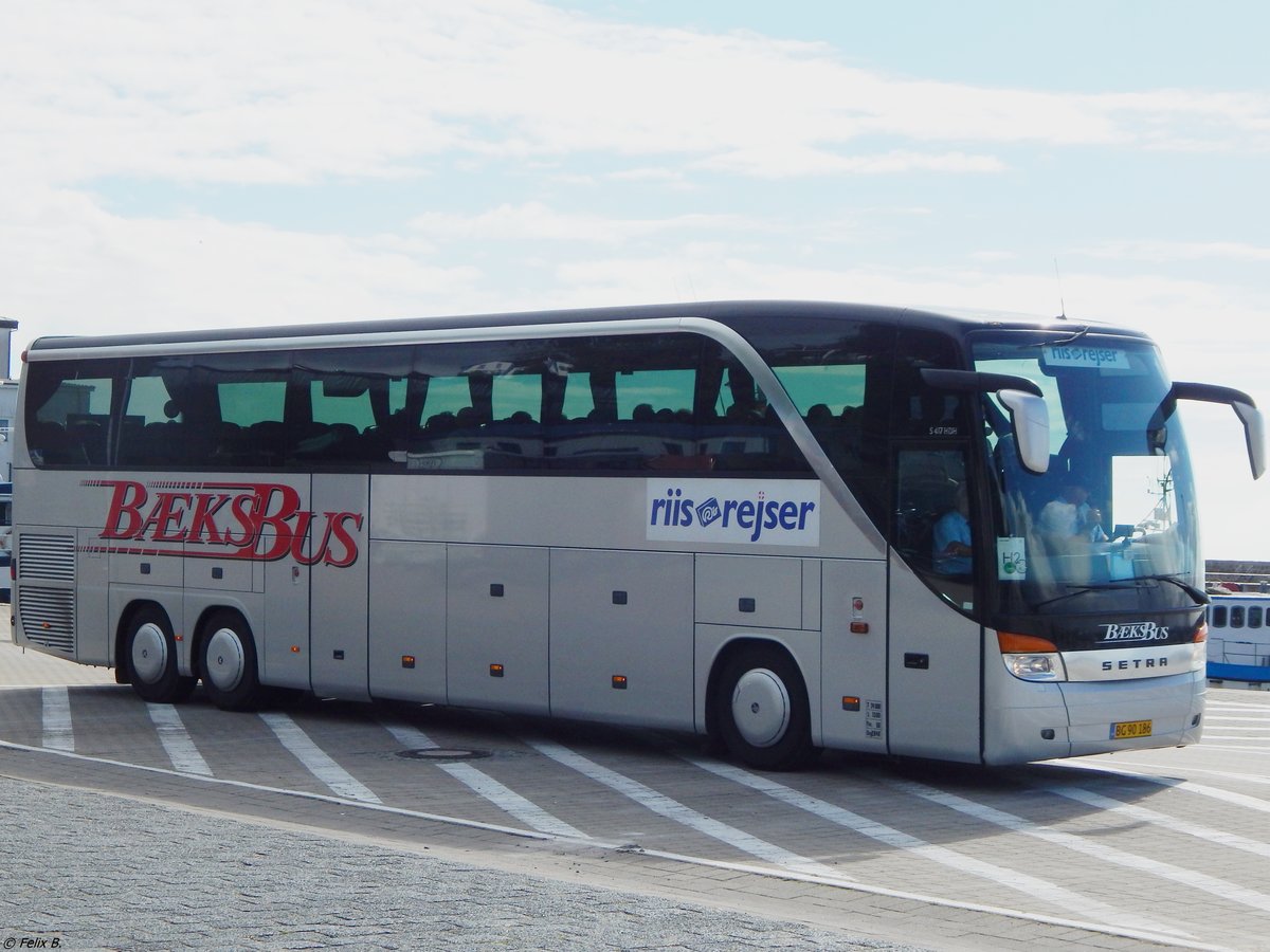 Setra 417 HDH von Baeks Bus aus Dänemark im Stadthafen Sassnitz am 22.08.2016