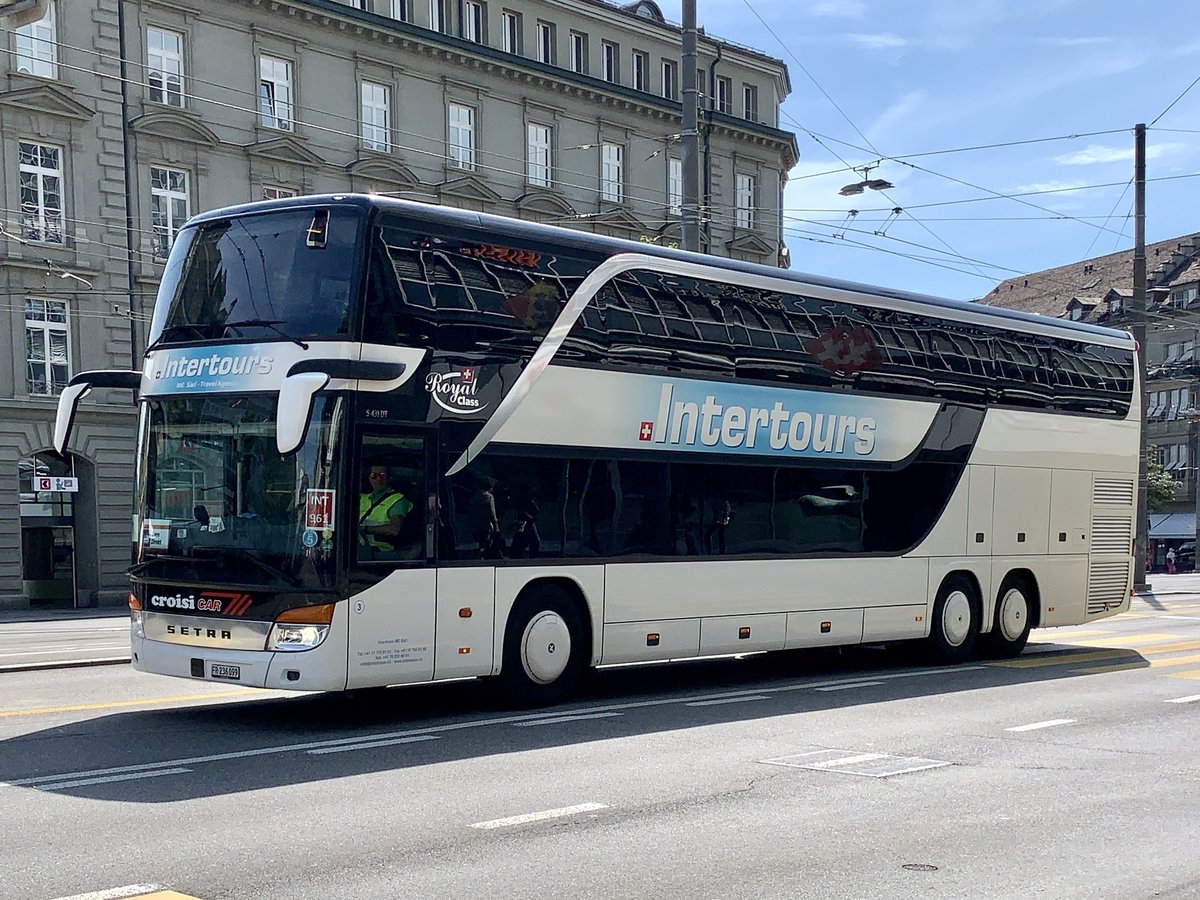 Setra 431 DT von Intertours am 11.8.20 als Bahnersatz von Fribourg in Bern.