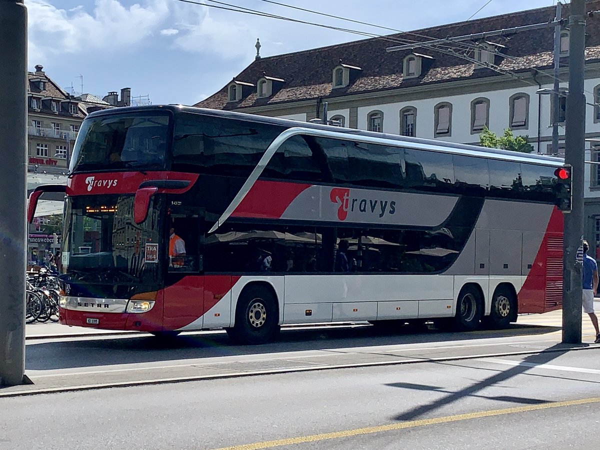 Setra 431 DT der Travys am 11.8.20 als Bahnersatz bei der Ankunft in Bern.