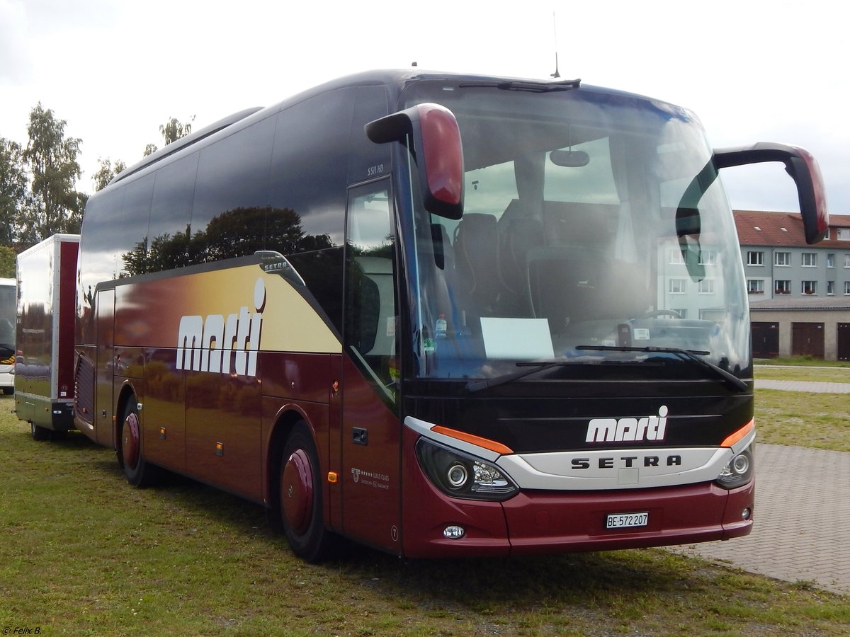 Setra 511 HD von Marti aus der Schweiz mit Anhänger in Sassnitz am 19.08.2016