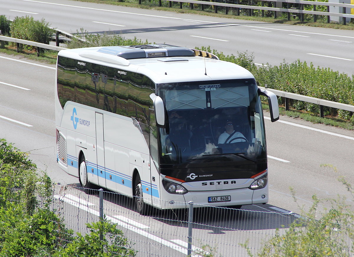 Setra 515 HD Gumdrop, près de Berne août 2017

Plus de photos sur : https://www.facebook.com/AutocarsenSuisse/ 