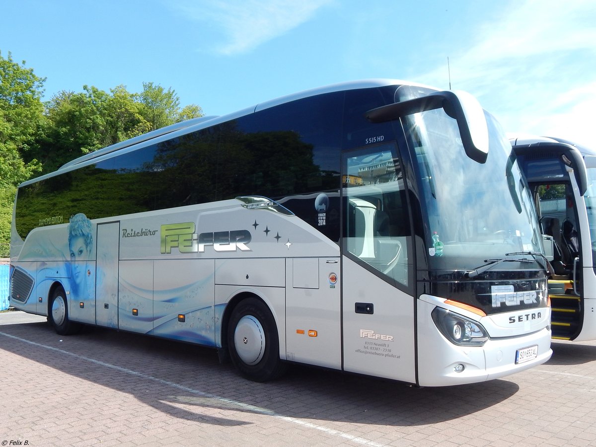 Setra 515 HD von Pfeifer aus Österreich im Stadthafen Sassnitz am 25.05.2015