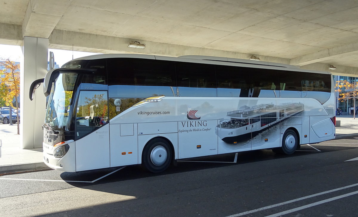 Setra 515 HD Vega Tours, Euroairport Bâle Mulhouse, octobre 2017

Plus de photos sur : https://www.facebook.com/AutocarsenSuisse/ 