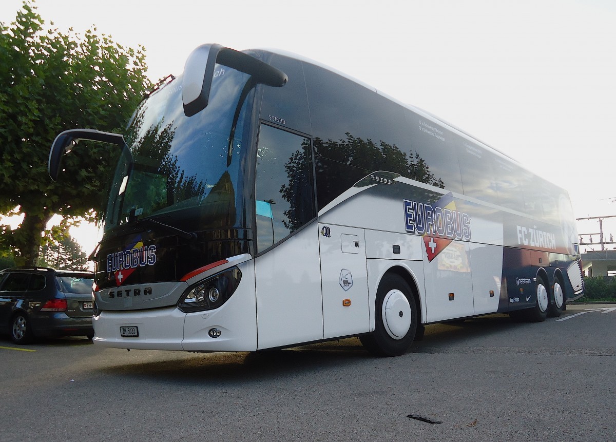 
Setra 516 HD (EW33) Eurobus flambant neuf photographié ce matin, samedi 03.10.2015, à Twann (lac de Bienne)
. Les clefs de ce véhicule, transporteur officiel du FC Zurich, ont officiellement été remise le 28.09.2015, il y a donc quelques jours seulement !