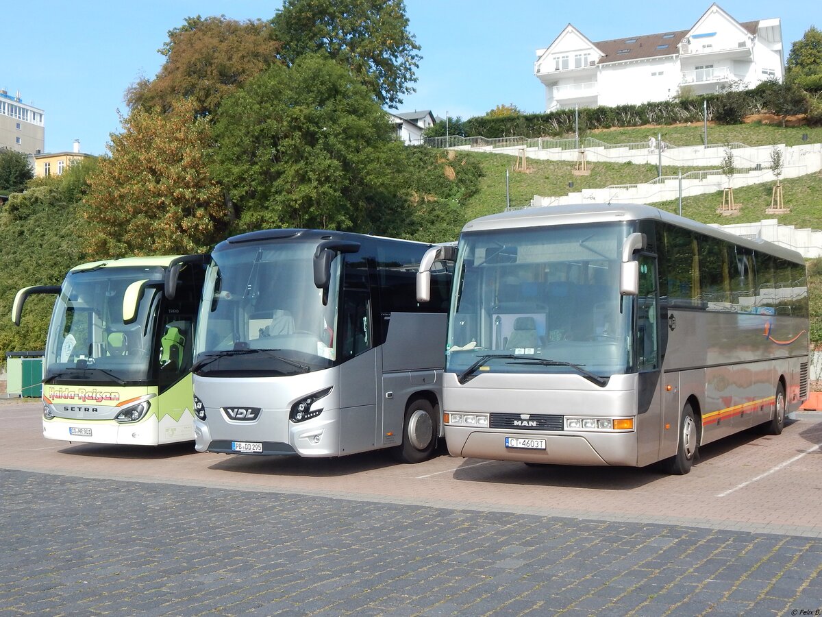 Setra 516 HD von Haida-Reisen aus Deutschland und VDL Futura von Auto-Bachem aus Deutschland und MAN Lion's Coach von Przewóz Osób  Ontour  Kamil Grzybowski aus Polen im Stadthafen Sassnitz am 07.09.2019