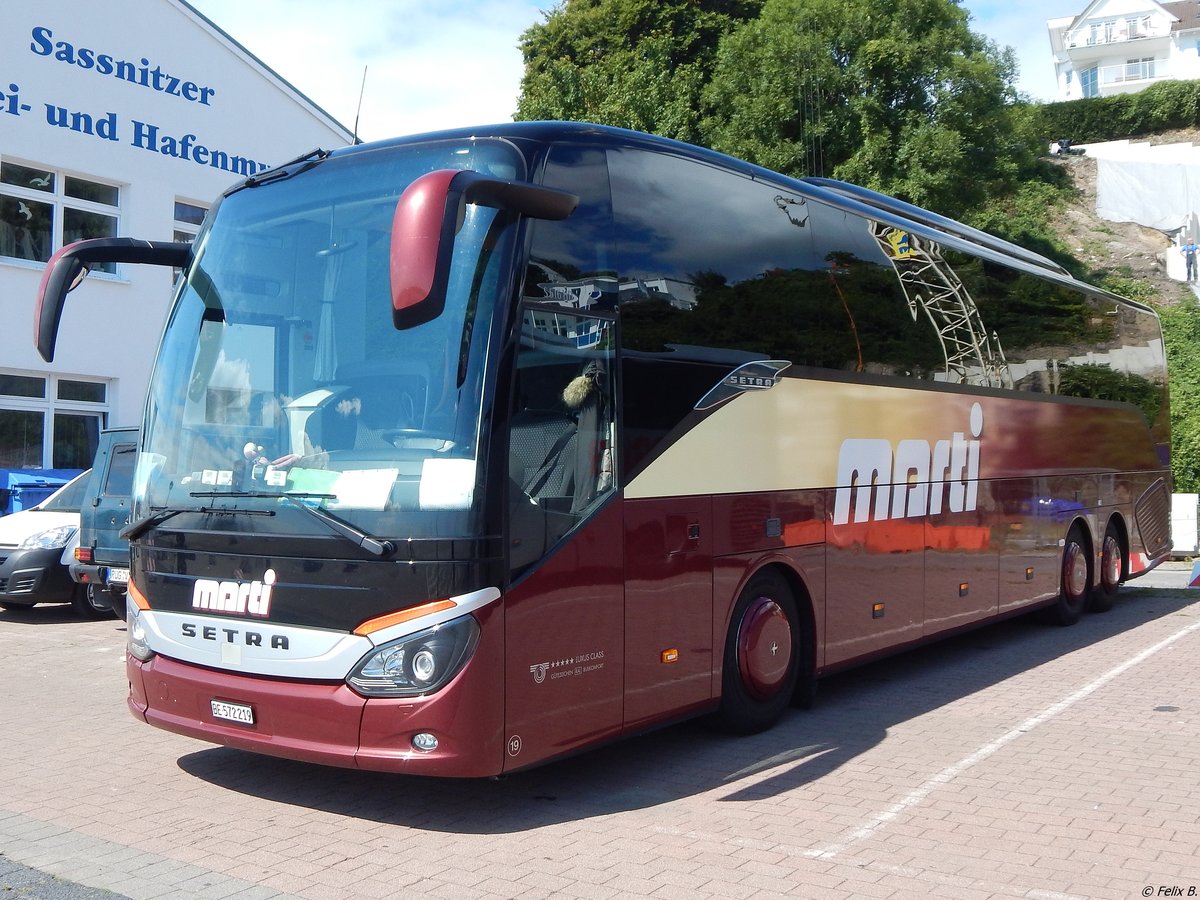 Setra 516 HD von Marti aus der Schweiz im Stadthafen Sassnitz am 15.08.2018