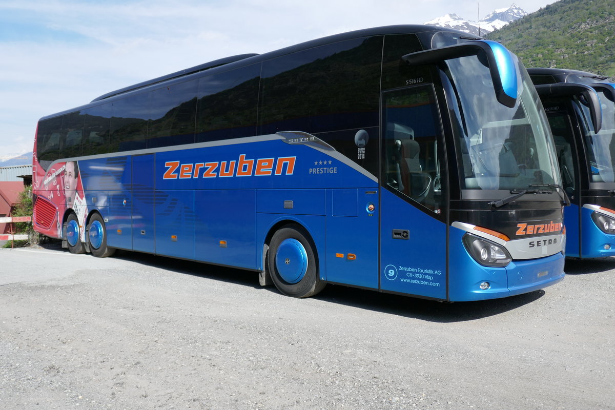 Setra 516 HD Nr. 9 der von Zerzuben verkauft wurde am 28.4.18 hinter der Garage in Eyholz parkiert.