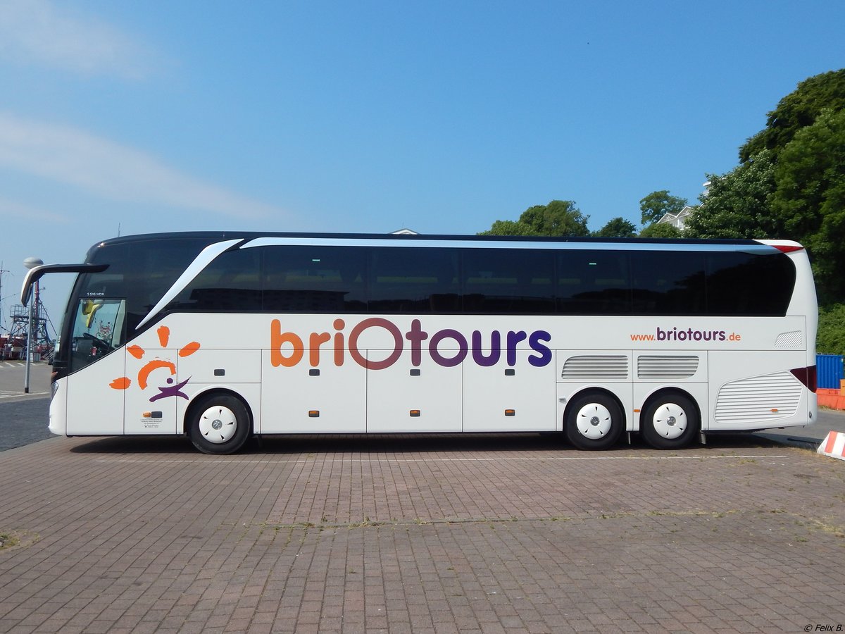 Setra 516 HDH von briOtours aus Deutschland im Stadthafen Sassnitz am 02.06.2018