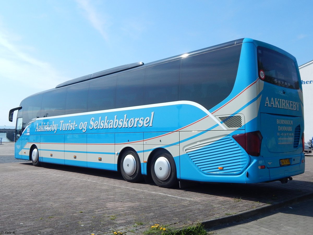 Setra 517 HD von Aakirkeby Turist- og Selskabskørsel aus Dänemark im Stadthafen Sassnitz am 03.05.2018