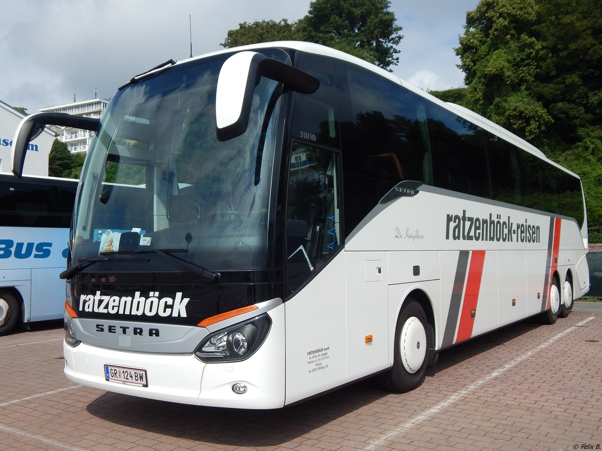 Setra 517 HD von Ratzenböck aus Deutschland im Stadthafen Sassnitz am 30.07.2016