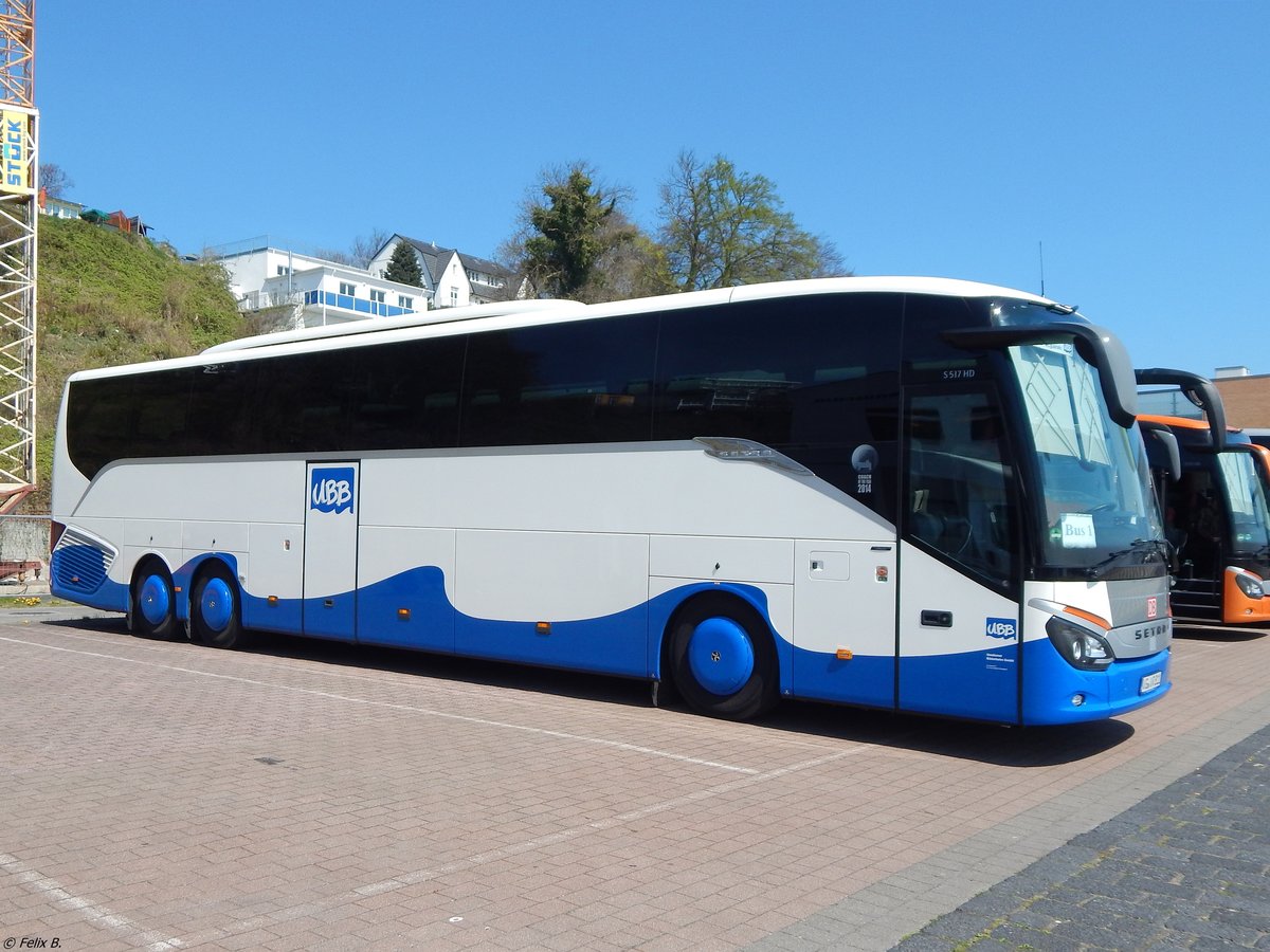 Setra 517 HD von der Usedomer Bäderbahn im Stadthafen Sassnitz am 28.04.2018