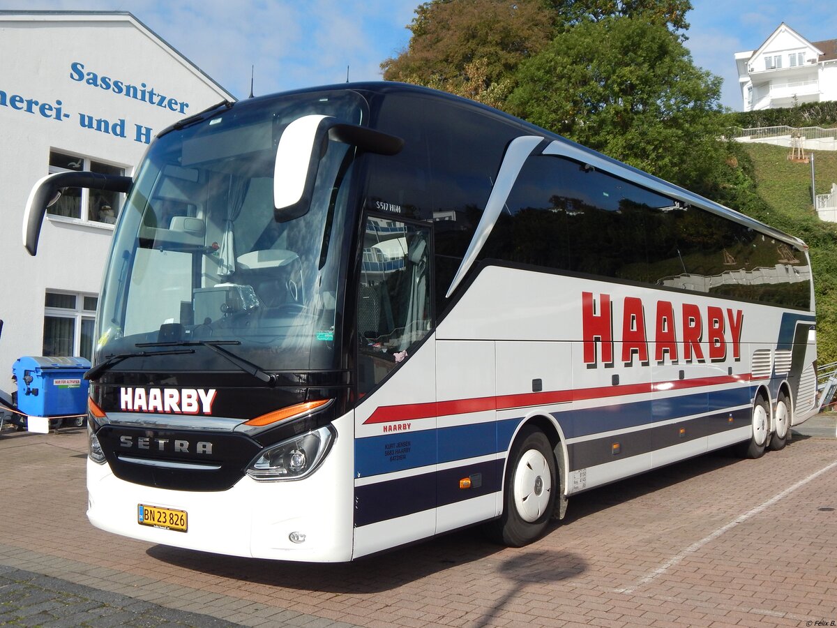 Setra 517 HDH von Haarby aus Dänemark im Stadthafen Sassnitz am 28.09.2019