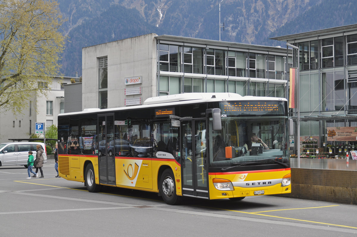 Setra Bus der Post steht beim Bahnhof Interlaken Ost. Die Aufnahme stammt vom 17.04.2017.