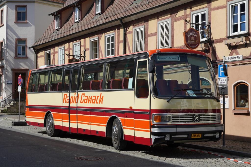 Setra S 213 H (Ausführung HUL) Bj. 1981  Rapid Canach Weber , Mai 2022 beim 8. Oldtimerbustreffen in Bad Mergentheim