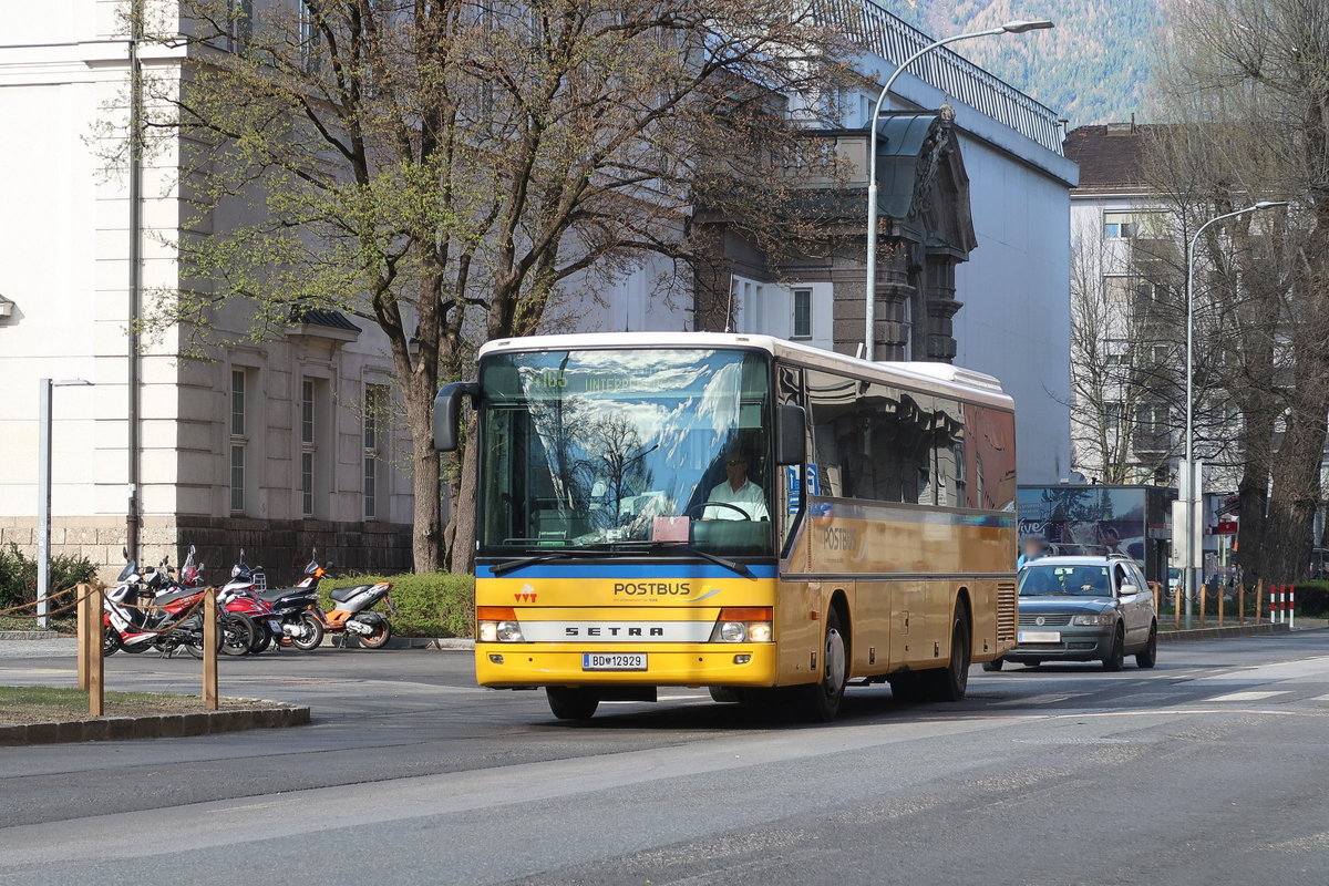 Setra S 313 UL BD-12929 von Postbus als Linie 4165 am Innrain in Innsbruck. Aufgenommen 13.4.2018.
