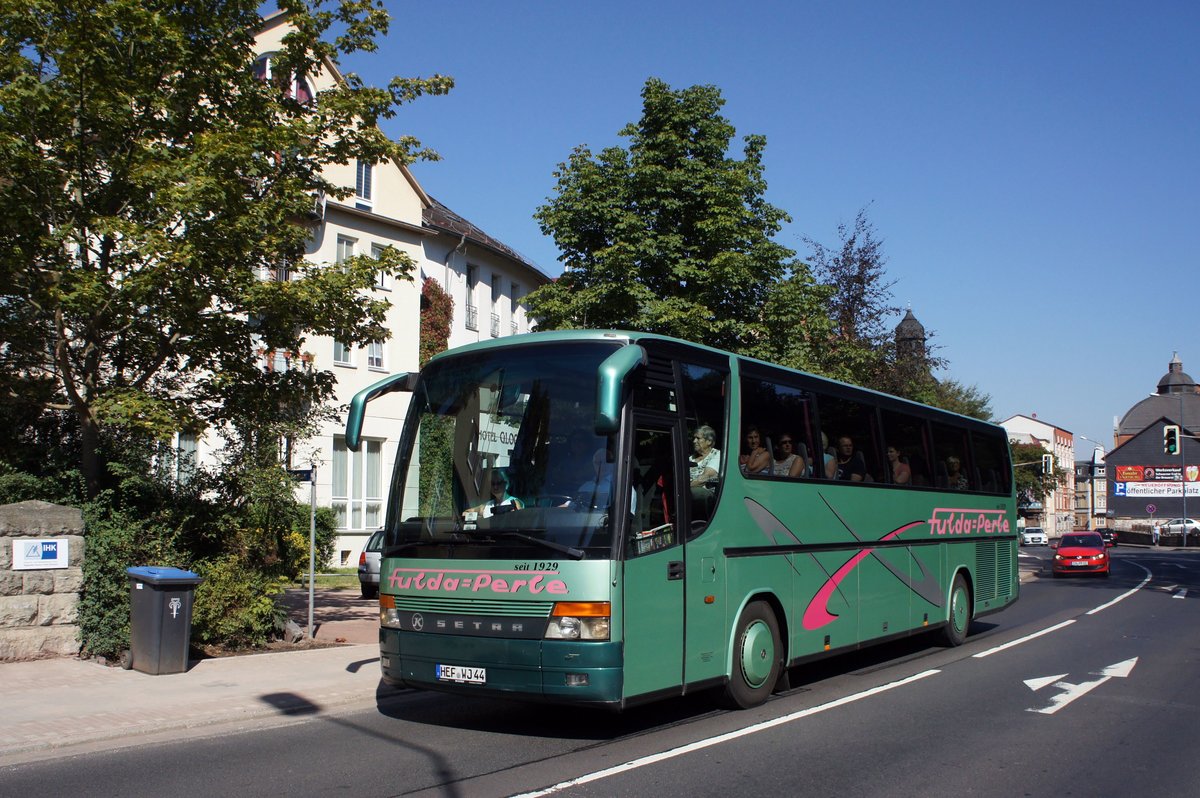 Setra S 315 HD vom Omnibusbetrieb Fulda-Perle. Aufgenommen im August 2016 im Stadtgebiet von Eisenach.