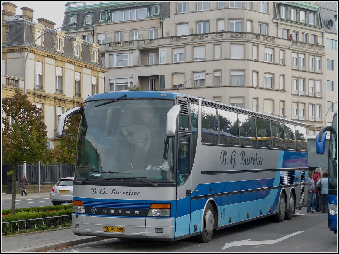 Setra S 317 HDH in Stadt Luxemburg am 12.10.2013.