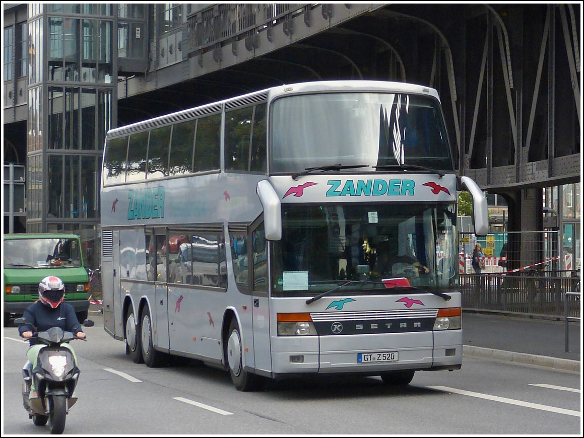 Setra S 319 Doppeldeckerbus aufgenommen am 19.09.2013 in den Straen von Hamburg.