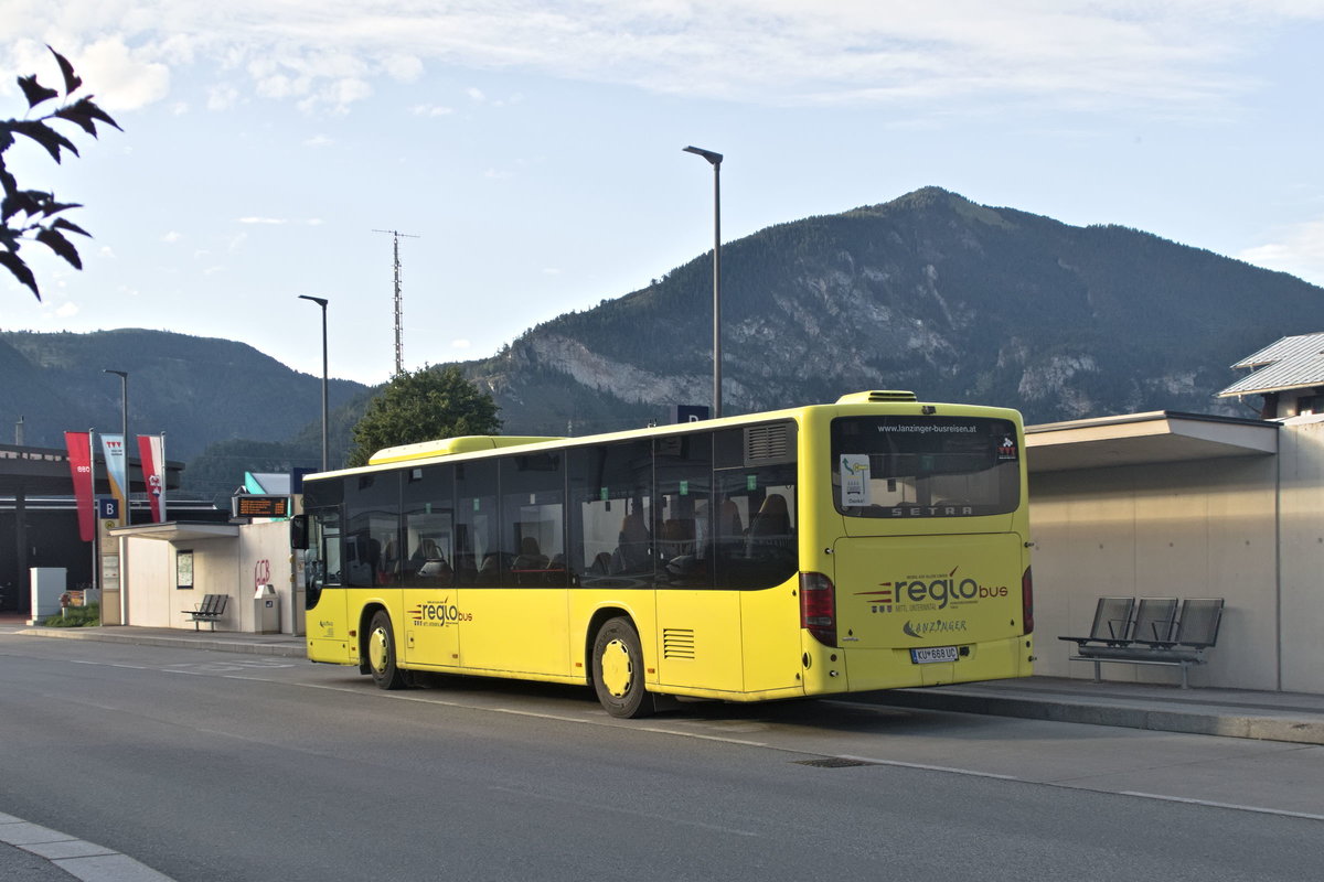 Setra S 400er-Serie NF von Lanzinger Busreisen (KU-668UC) am Bahnhof Brixlegg. Aufgenommen 19.8.2019.