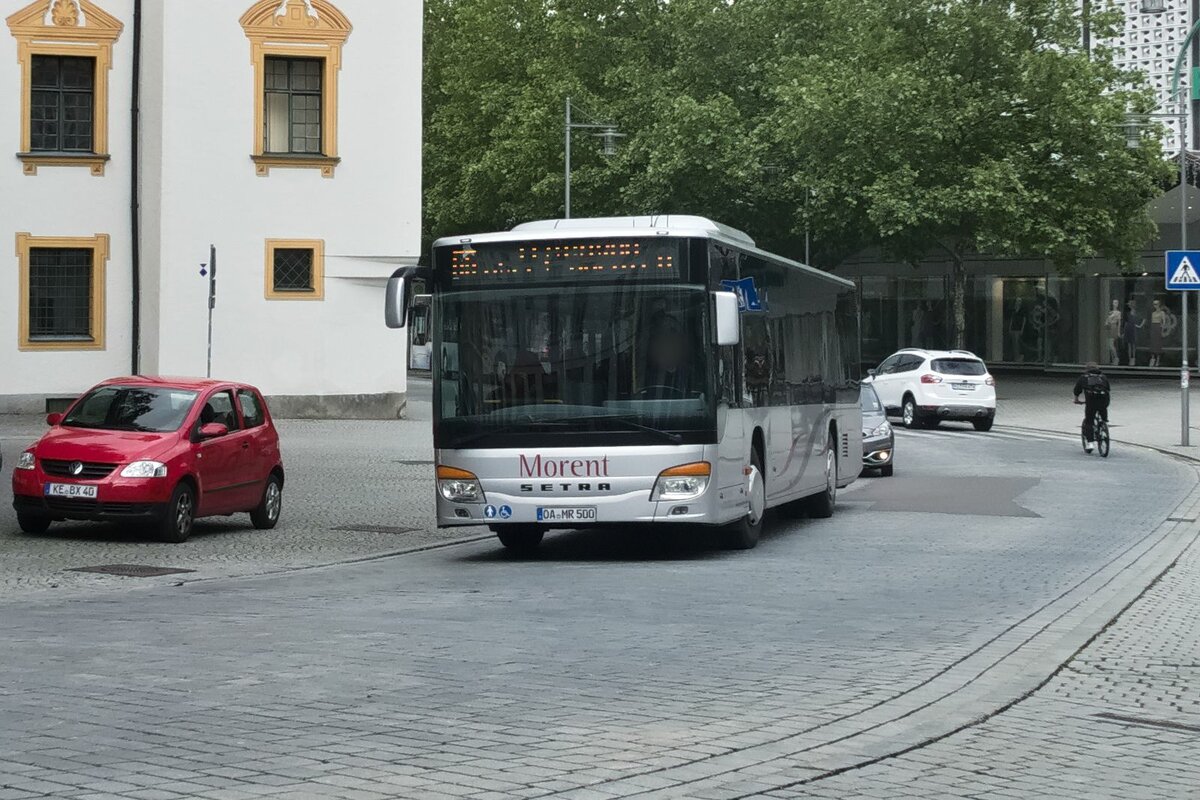 Setra S 400er-Serie NF von Morent (OA-MR 500) als Linie 66 in Kempten, Residenzplatz. Aufgenommen 9.6.2022.