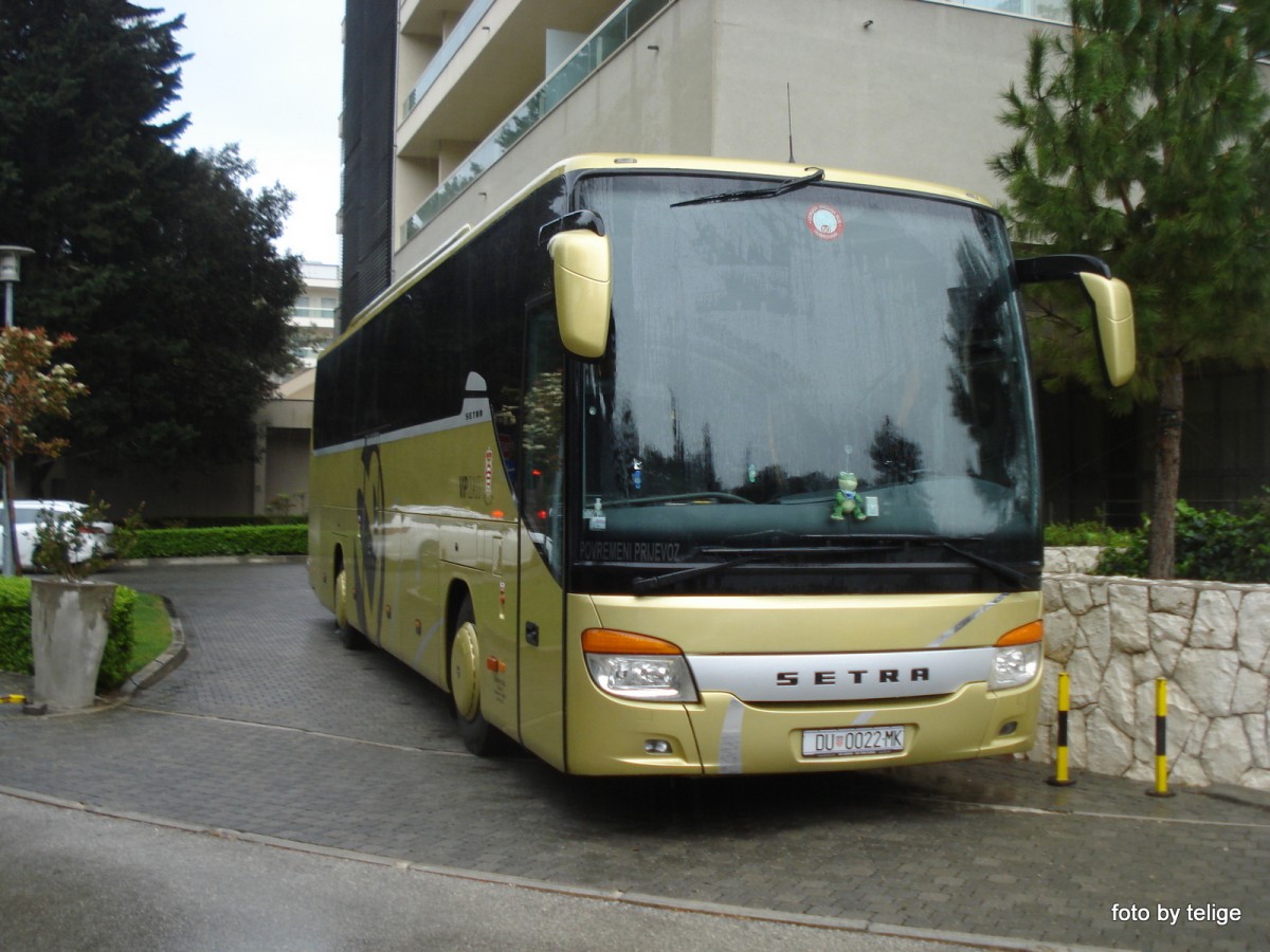 SETRA S 415 GT HD von Transporti Duras,Nova Mokosica HR, 27.04.2013 in Podstrana,HR