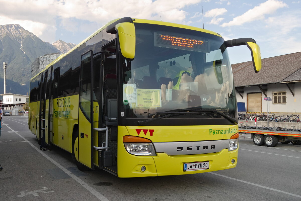 Setra S 415 H von Paznauntaler (LA-PVU 20) als Schienenersatzverkehr am Frachtenbhf. Innsbruck. Aufgenommen 25.7.2022.