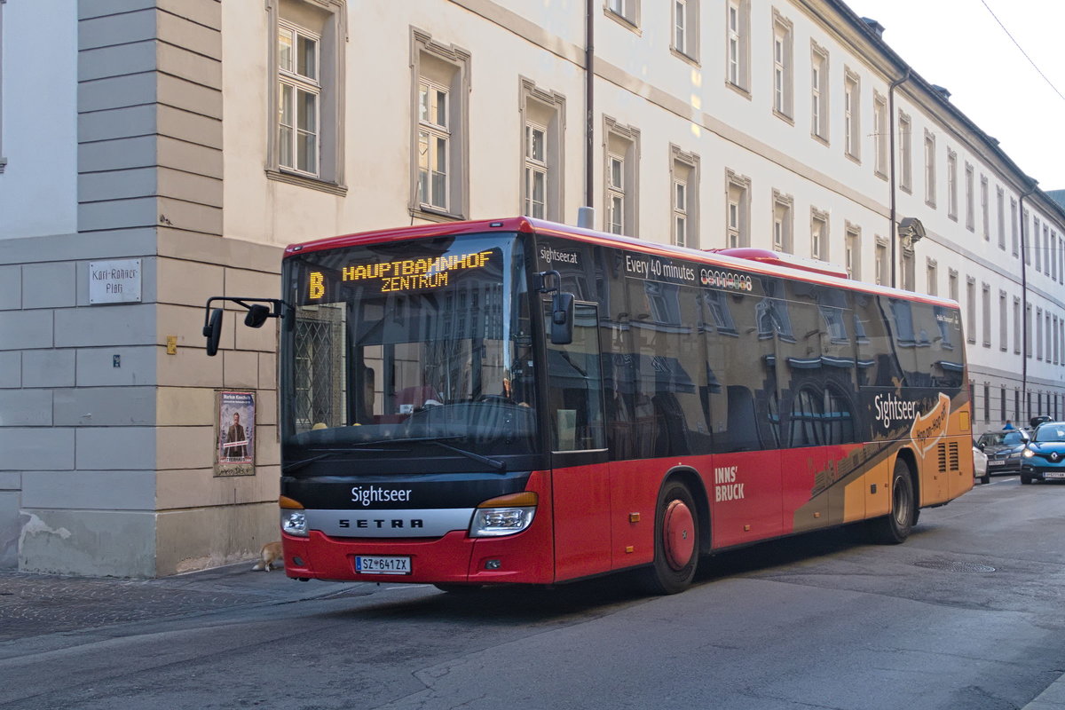 Setra S 415 LE business (SZ-641ZX) als Linie B in der Universitätsstraße in Innsbruck. Aufgenommen 2.1.2020.