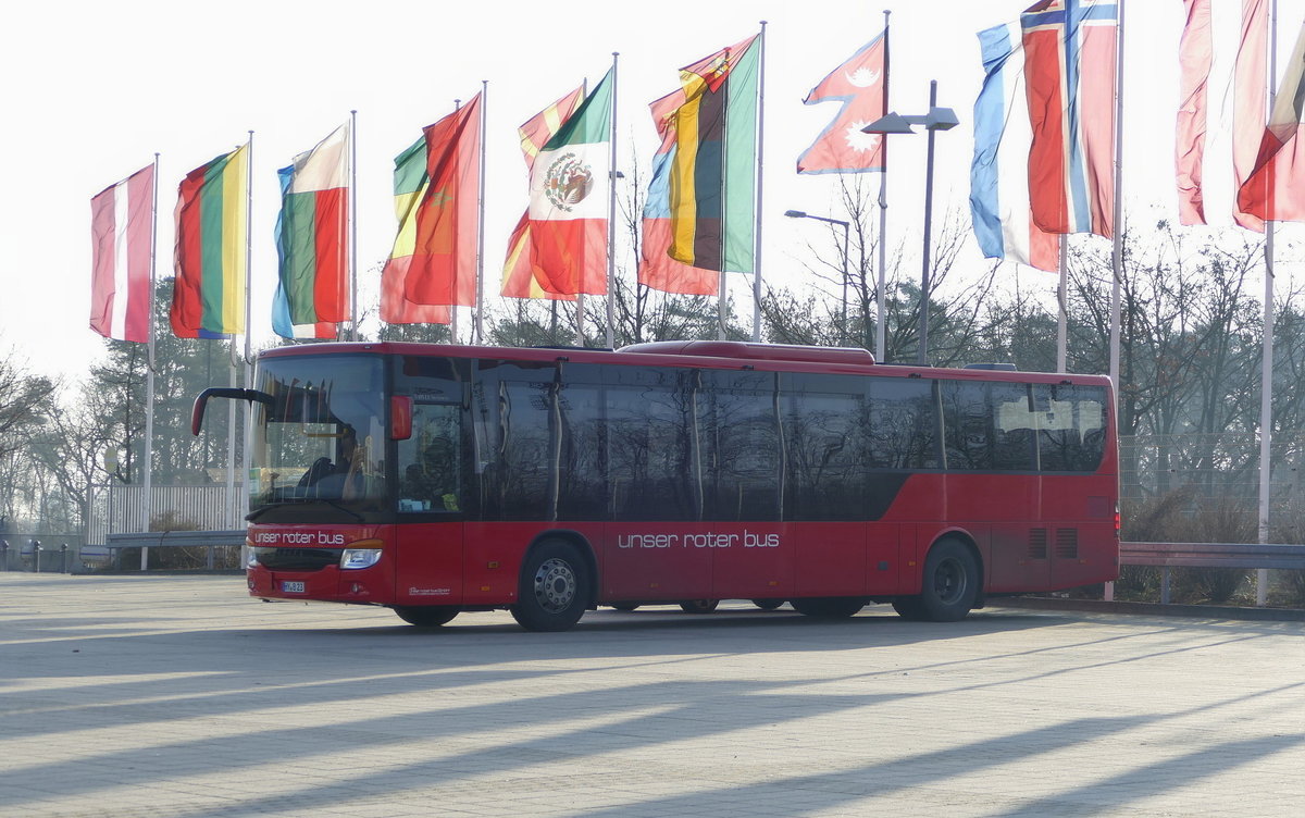 Setra S 415 LE business, HY-B 23, von 'unser roter bus-urb', als Messeshuttle während einer morgentlichen Pause, Berlin im Januar 2020.