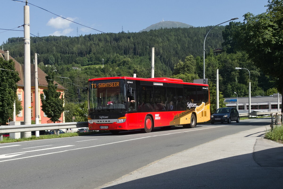 Setra S 415 LE business (SZ-641ZX) als Linie TS Sightseer in Innsbruck, Brennerstraße. Aufgenommen 18.6.2022.