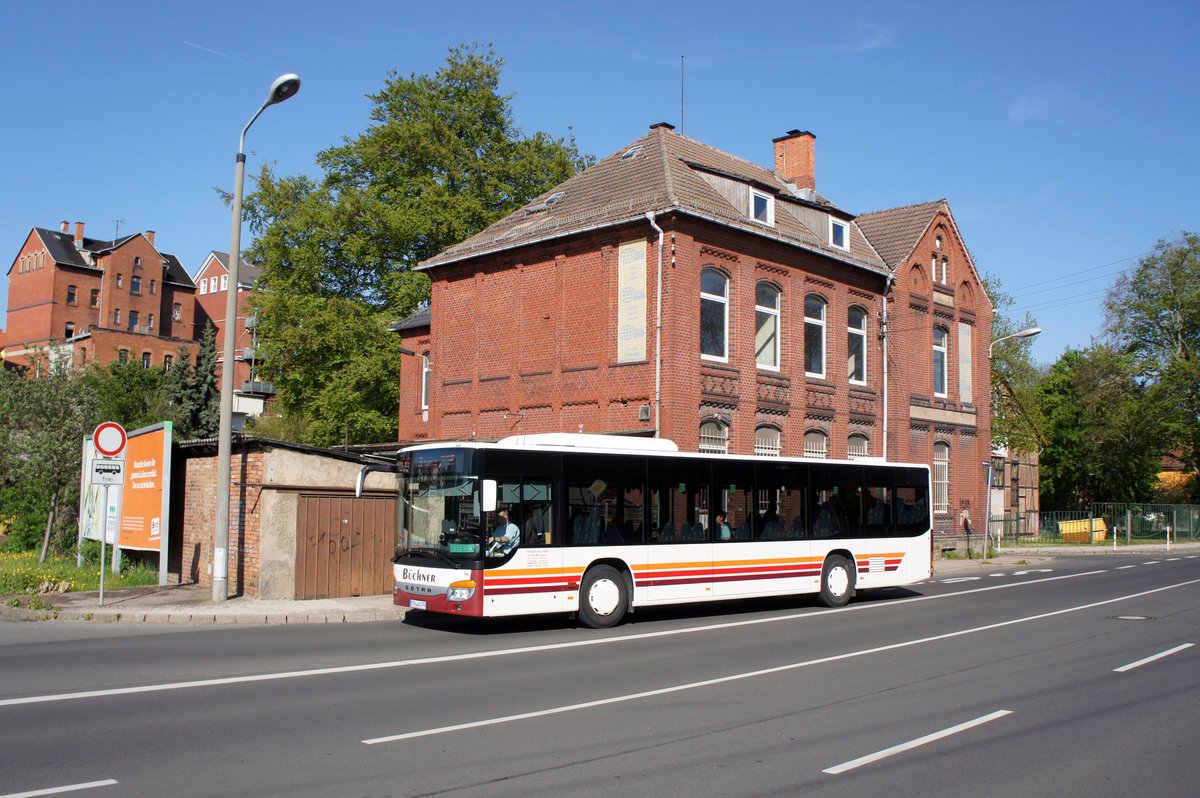 Setra S 415 NF vom Omnibusbetrieb Gerd Büchner, aufgenommen im Mai 2016 am Zentralen Omnibusbahnhof in Gotha.