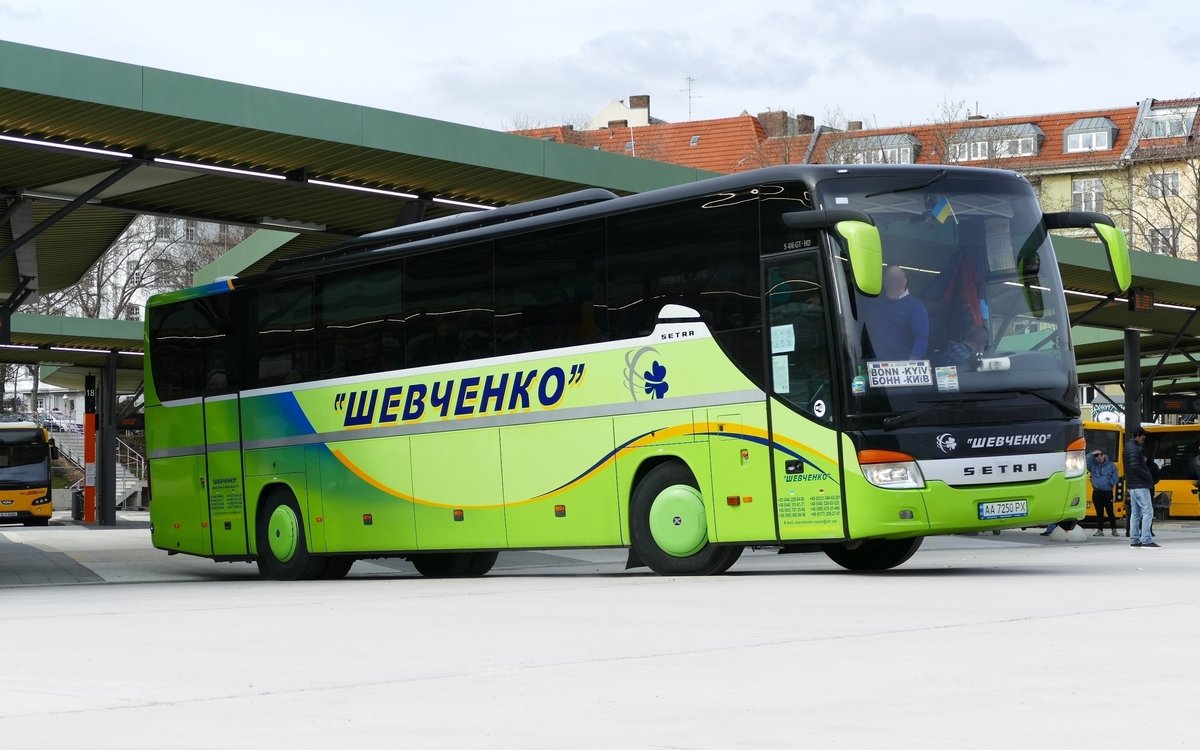 Setra S 416 GT-HD von 'Shevchenko' /UKR in neuen Farben, ZOB-Berlin im März 2021.