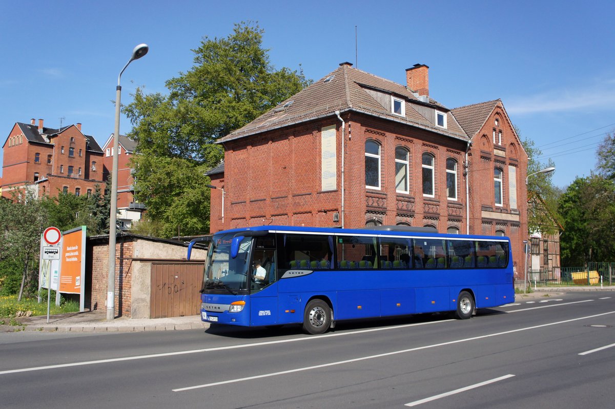 Setra S 416 UL des Omnibusbetriebes Wolfgang Steinbrück, aufgenommen im Mai 2016 am Zentralen Omnibusbahnhof in Gotha.