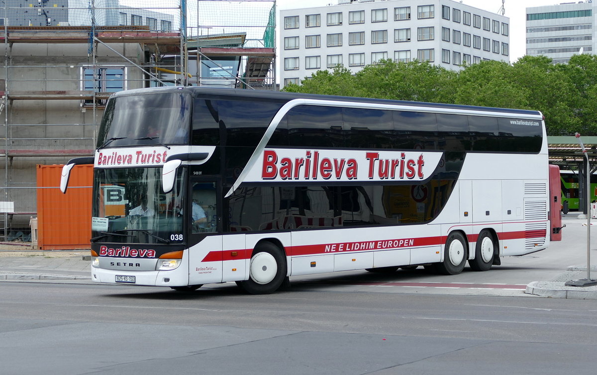 Setra S 431 DT von 'Barileva Turist', Berlin _ZOB, Juni 2020.